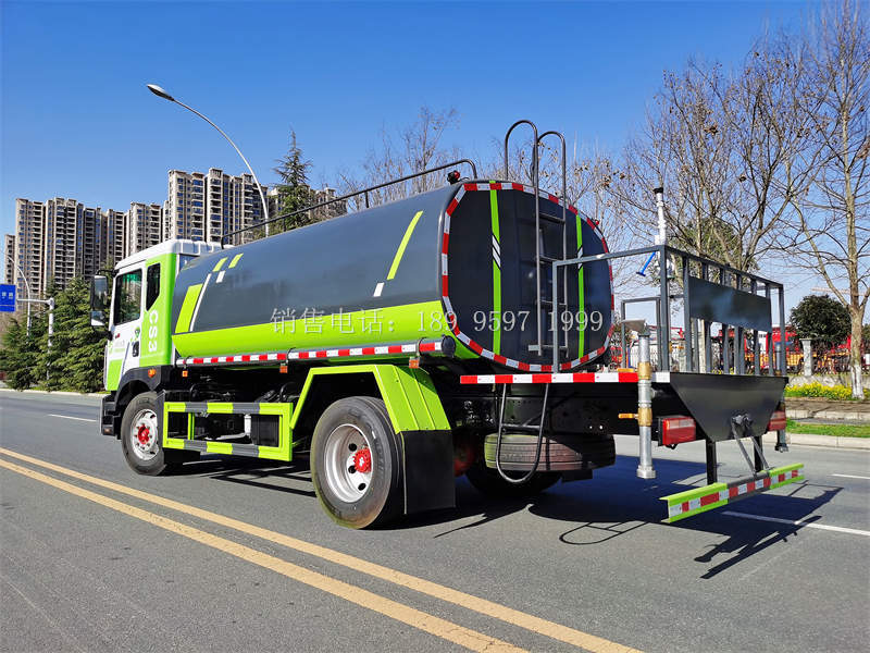 12方东风大多利卡D9环卫绿化洒水车价格