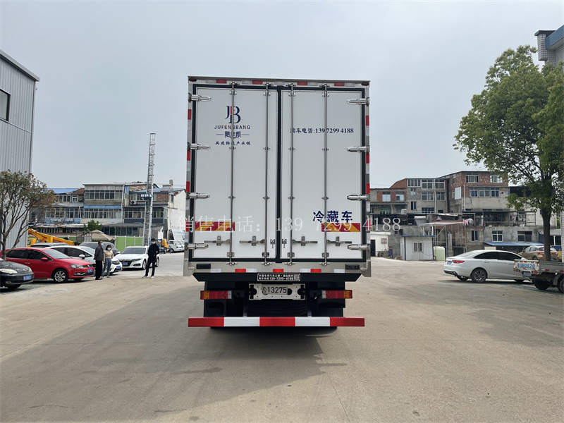 飓丰东风天龙KL9米6冷藏车