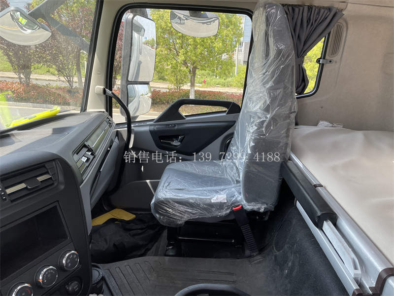 飓丰东风天龙KL9米6冷藏车