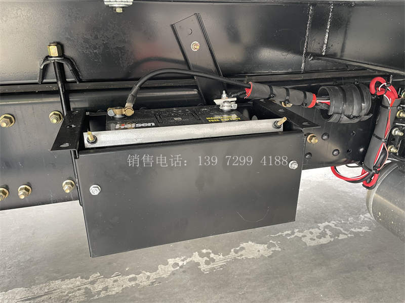 飓丰东风天龙KL9米6冷藏车