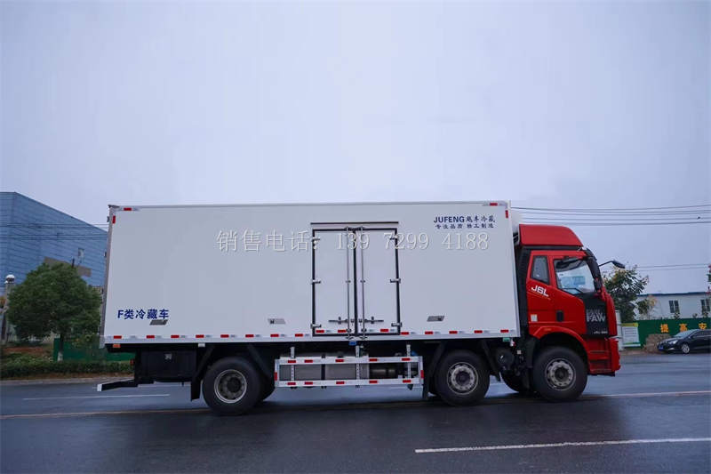 国六一汽解放J6L小三轴质惠版7.7米冷藏车价格配置