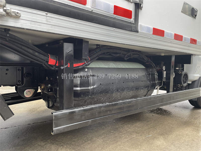 3.7米东风途逸天然气冷藏车价格配置