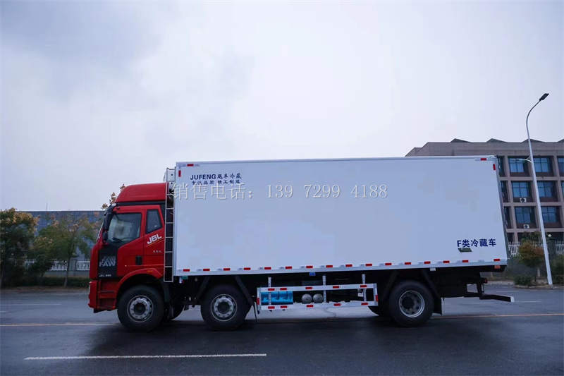 国六一汽解放J6L小三轴质惠版7.7米冷藏车价格配置
