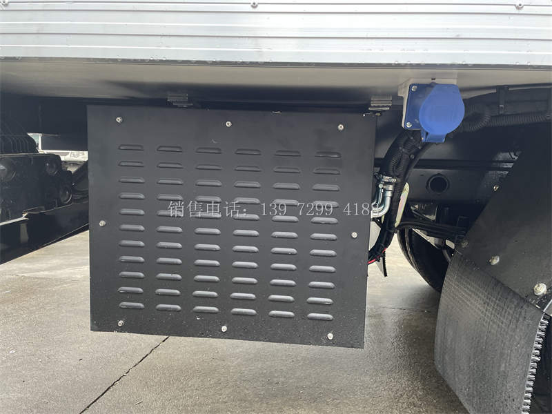 3.7米东风途逸天然气冷藏车价格配置