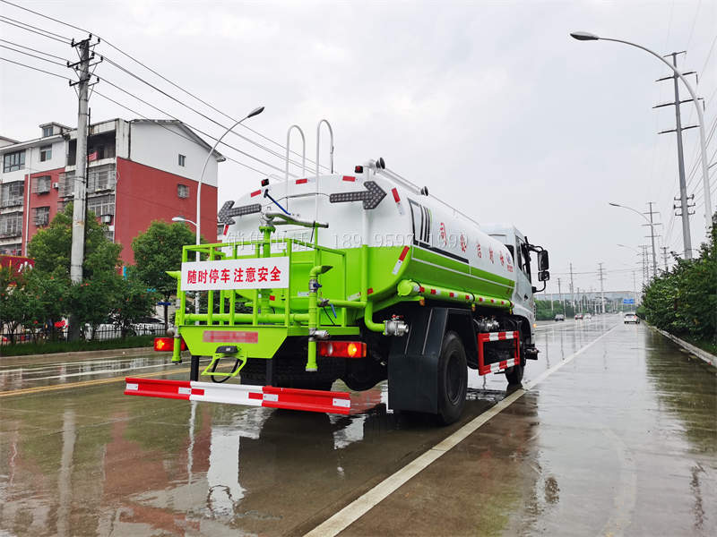 12方东风商用绿化喷洒水车厂家价格