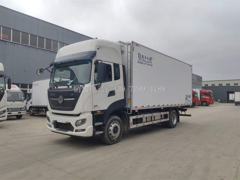 6米8东风天锦PLUS肉钩冷藏车