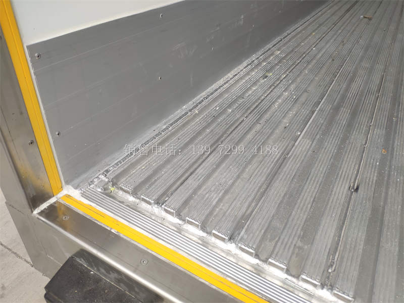 6米8东风天锦PLUS肉钩冷藏车