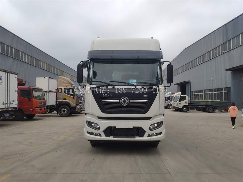 6米8东风天锦PLUS肉钩冷藏车