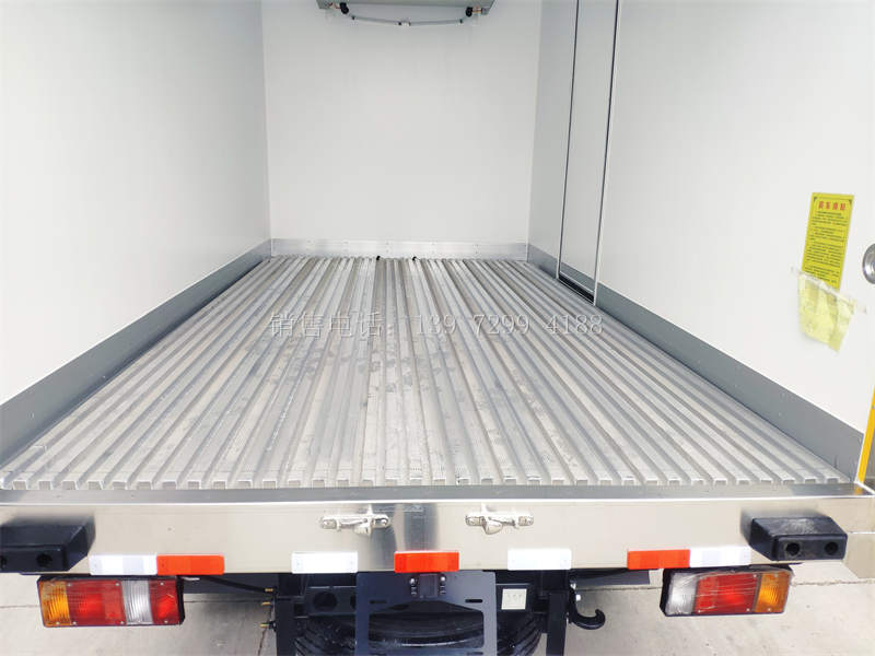 4米2庆铃五十铃KV100肉钩冷藏车