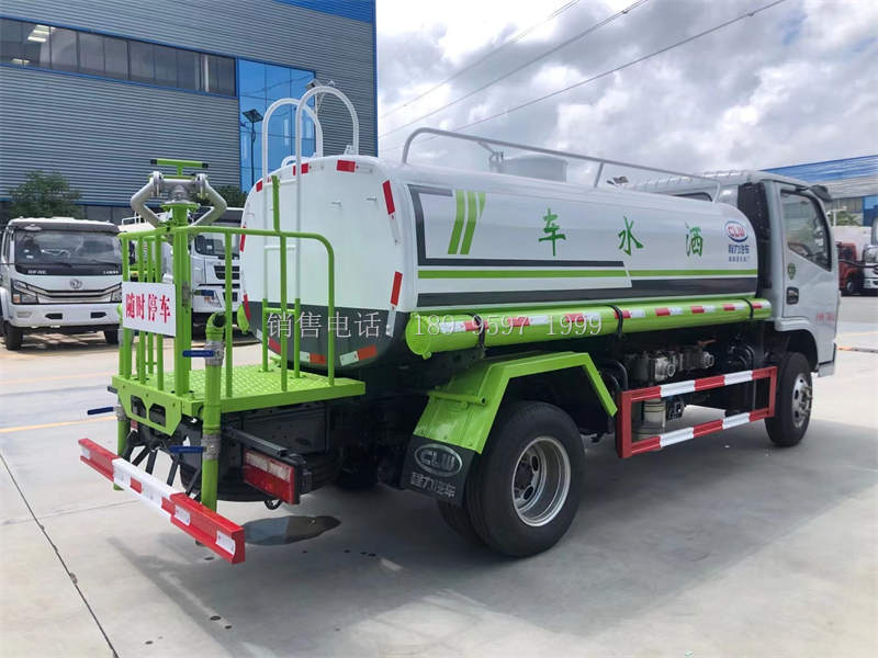 5方东风福瑞卡洒水车
