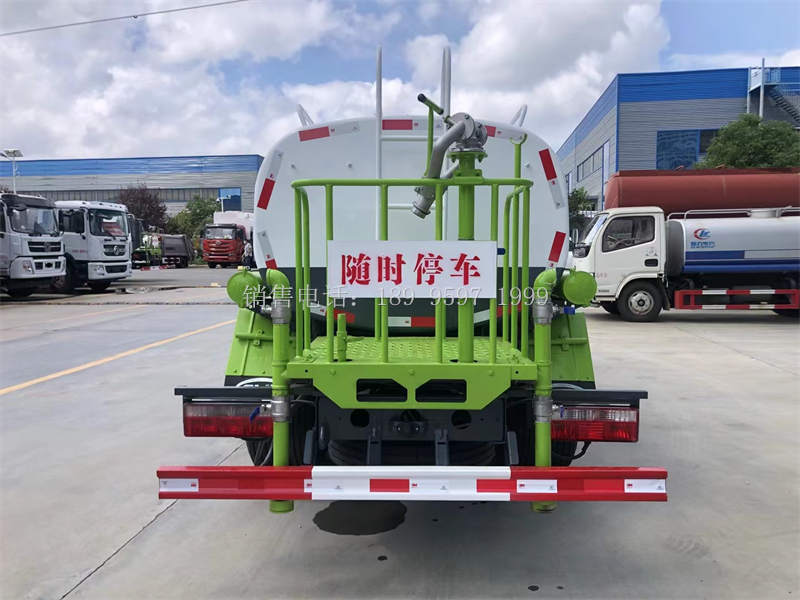 5方东风福瑞卡洒水车