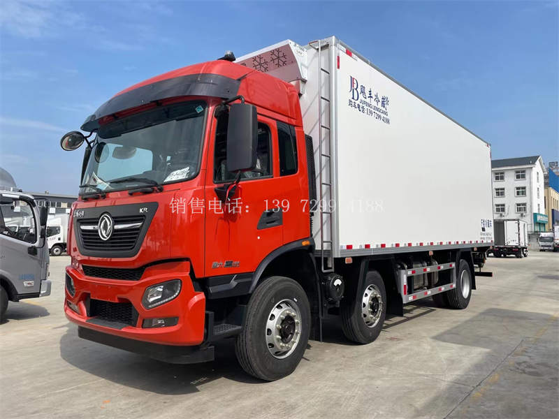 7米7东风天锦小三轴前四后四冷藏车