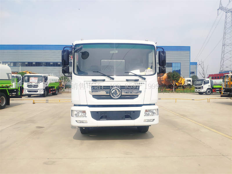 12方东风多利卡D9洒水车