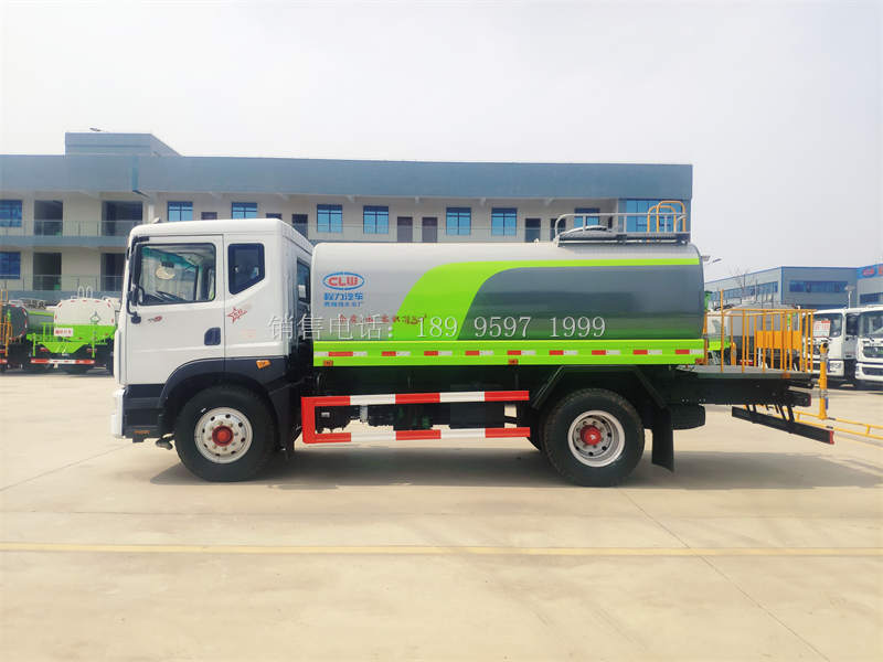 12方东风多利卡D9洒水车