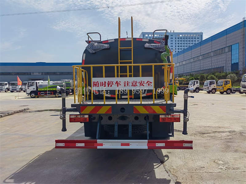 15方东风多利卡D9绿化洒水车