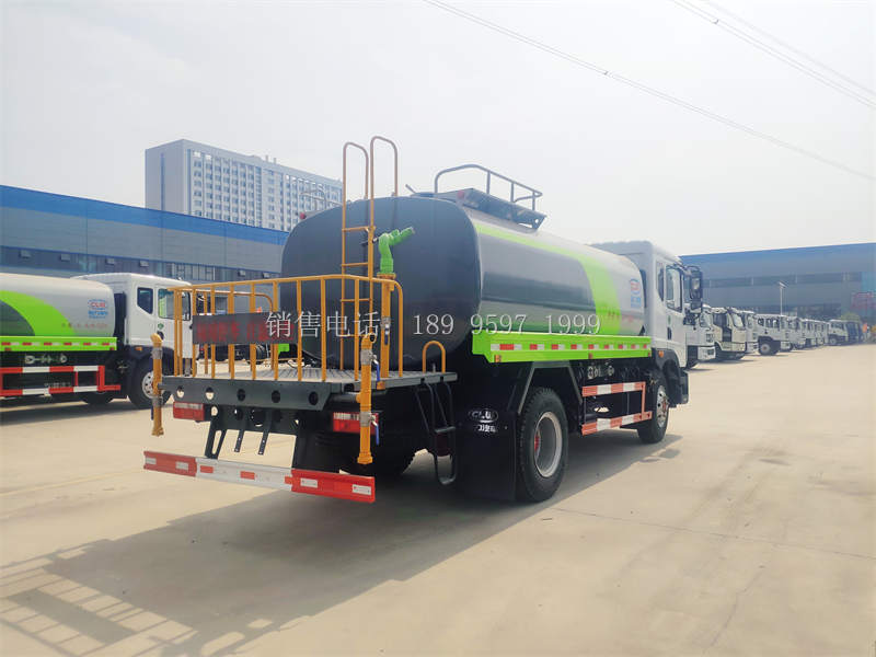 12方东风多利卡D9洒水车