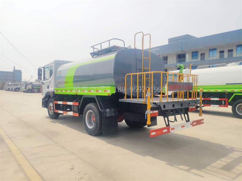 12方东风多利卡D9洒水车