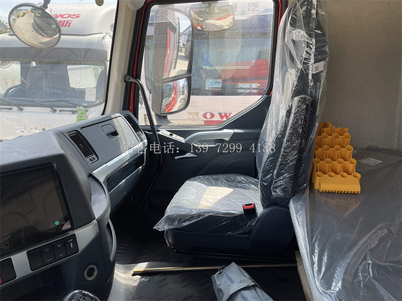 6.8米柳汽乘龙H5肉钩冷藏车价格