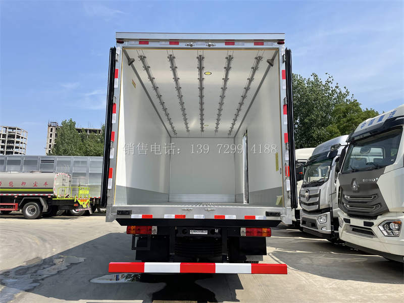 6.8米柳汽乘龙H5肉钩冷藏车价格