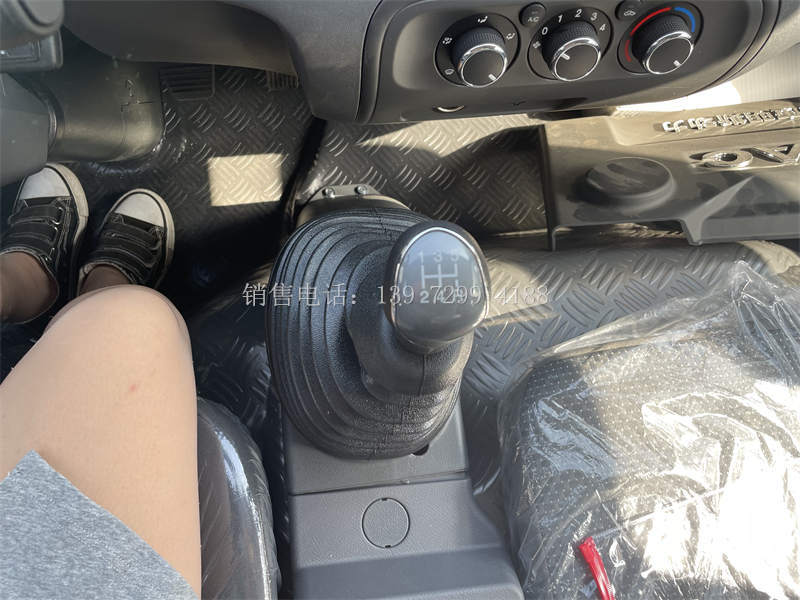 蓝牌4.2米江淮骏铃V5冷藏车价格