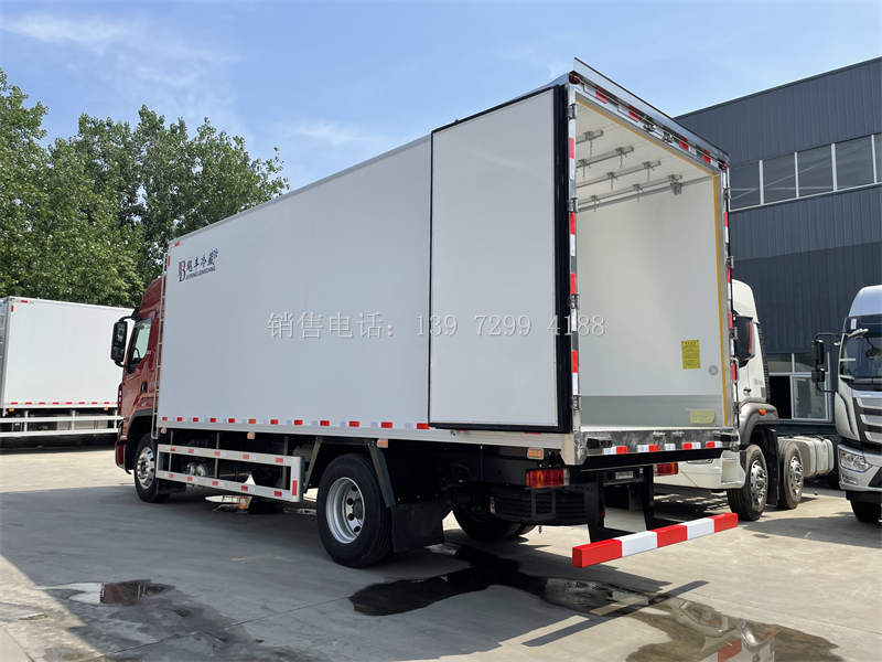 6.8米柳汽乘龙H5肉钩冷藏车价格