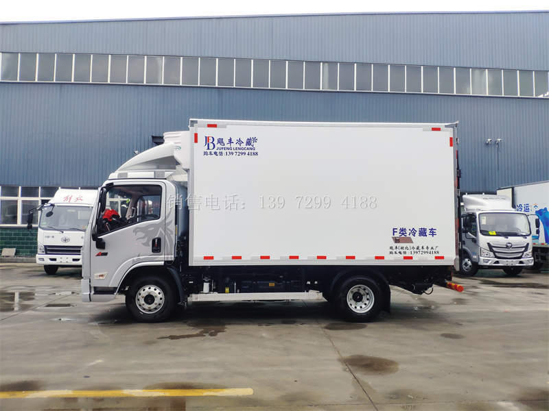 恭喜河北张家口王总喜提蓝牌4米2自动挡陕汽德龙K5000冷藏车
