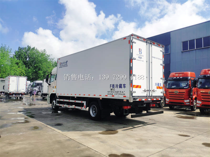 2022年新款6米8重汽豪沃冷藏车报价