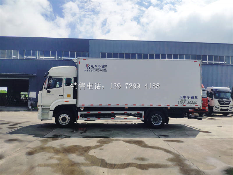 2022年新款6米8重汽豪沃冷藏车报价