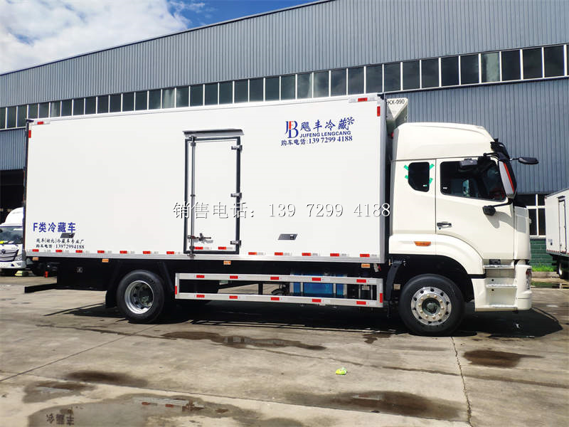 2022年新款6米8重汽豪沃冷藏车报价