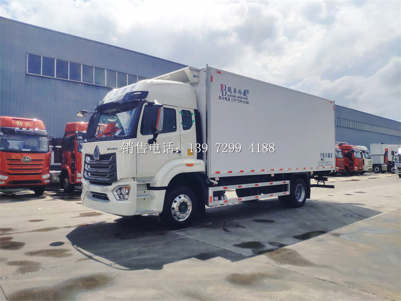 2022年新款6米8重汽豪沃冷藏车报价