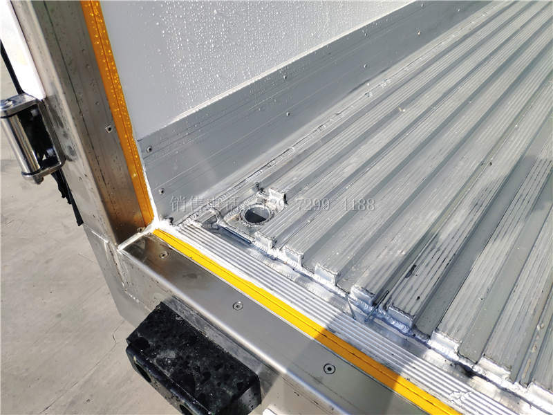 新款7米8东风天锦KR冷藏车报价多少钱