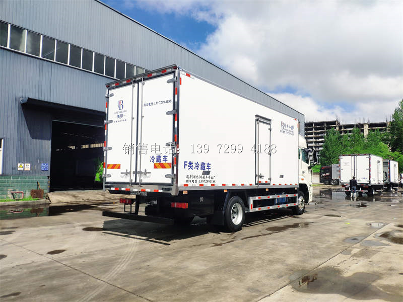 2022年新款6米8重汽豪沃冷藏车报价