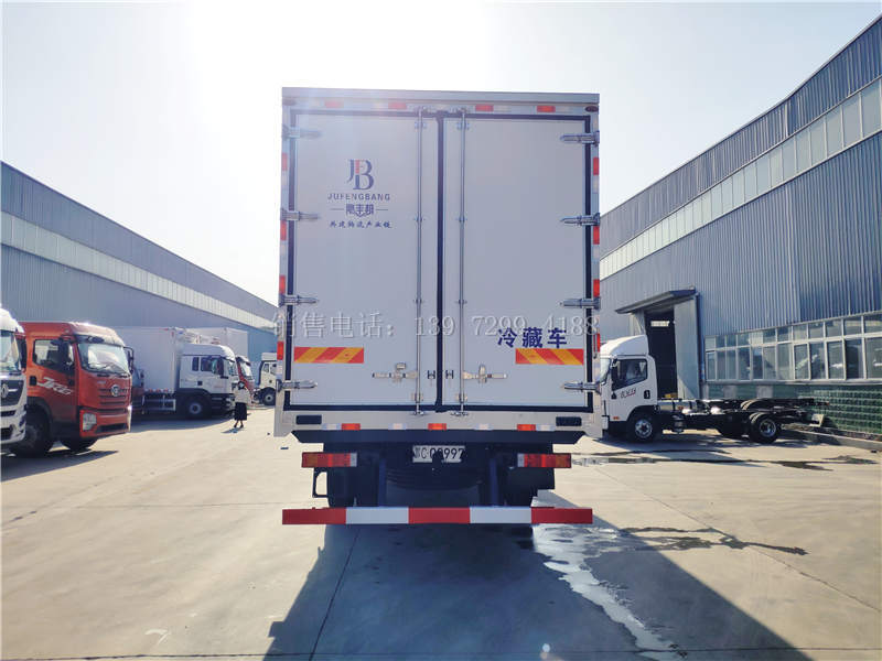 恭喜河北唐山张总喜提新款7米8东风天锦KR冷藏车