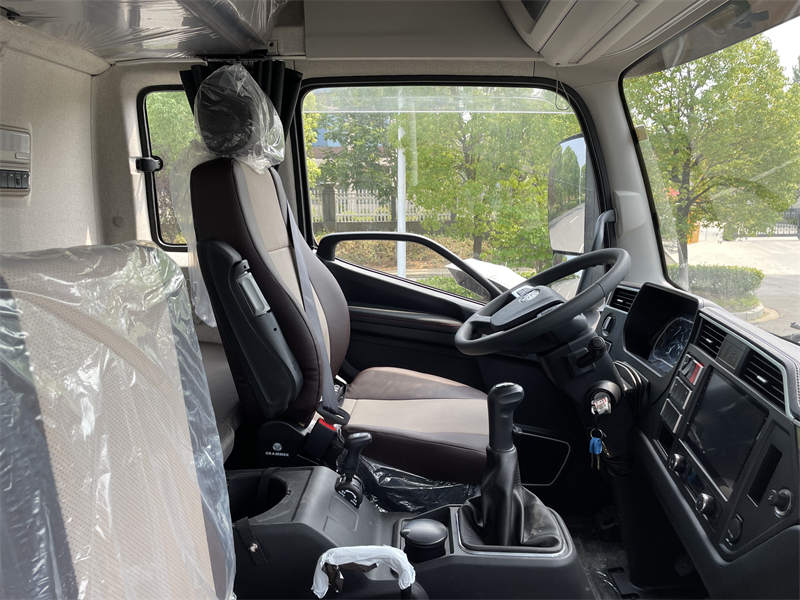 新款一汽青岛6米8解放JK6冷藏运输车报价