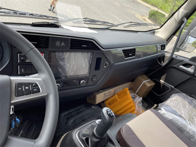 新款一汽青岛6米8解放JK6冷藏运输车报价