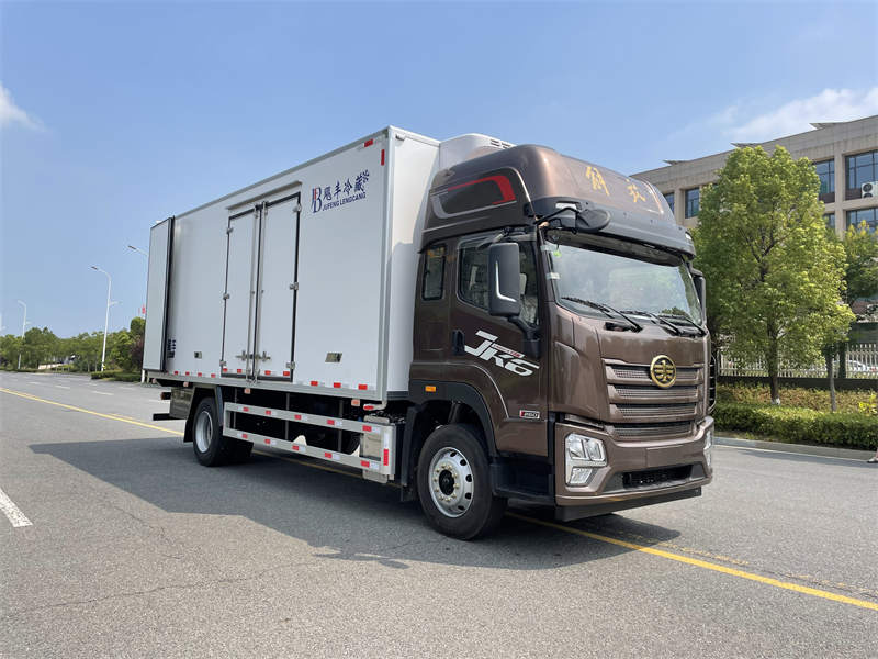 新款一汽青岛6米8解放JK6冷藏运输车报价