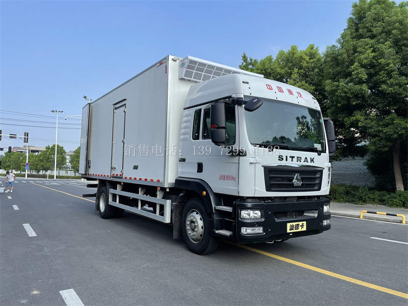 新款6.8米重汽汕德卡肉钩冷藏车报价多少钱?