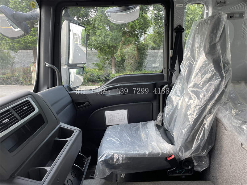 新款6米8重汽汕德卡肉钩冷藏车价格