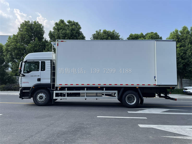 新款6米8重汽汕德卡肉钩冷藏车价格
