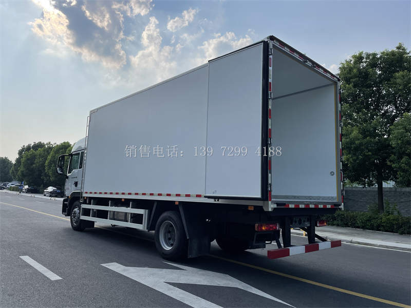 新款6米8重汽汕德卡肉钩冷藏车价格