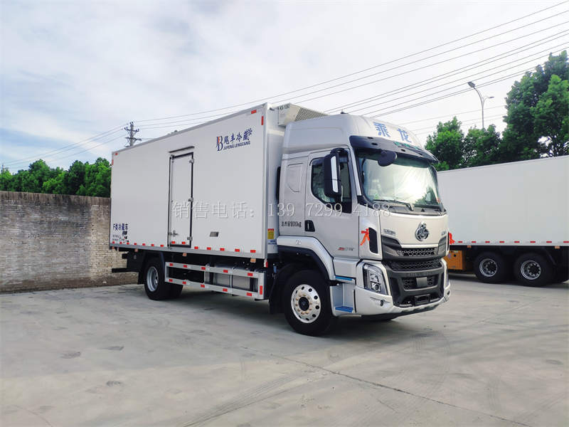 新款6米8柳汽乘龙H5玉柴270马力冷藏车价格