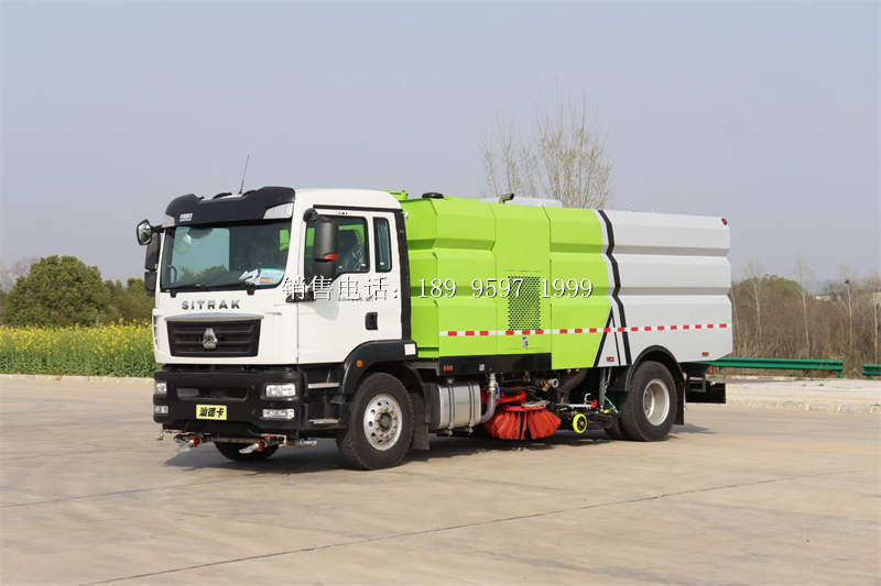 新闻资讯：重汽汕德卡多功能洗扫车