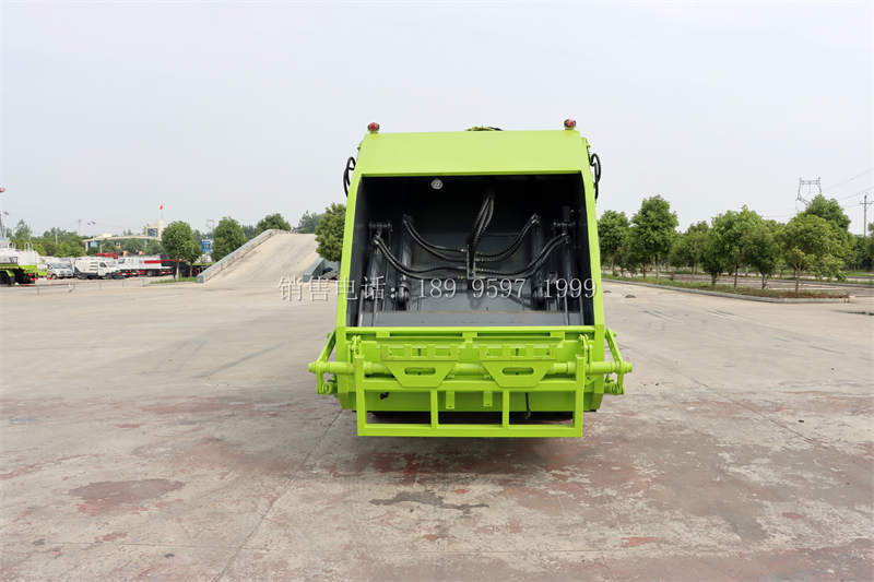6方东风小多利卡D6压缩式垃圾车价格
