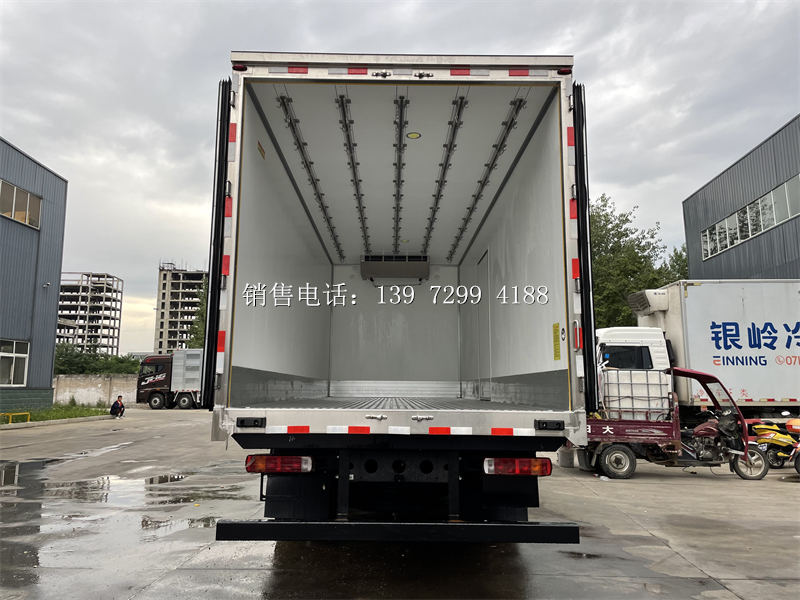 新款6米8解放J6L尊享版肉钩冷藏车厂家报价多少钱?