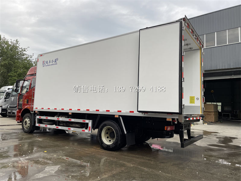 新款6米8解放J6L尊享版肉钩冷藏车厂家报价多少钱?