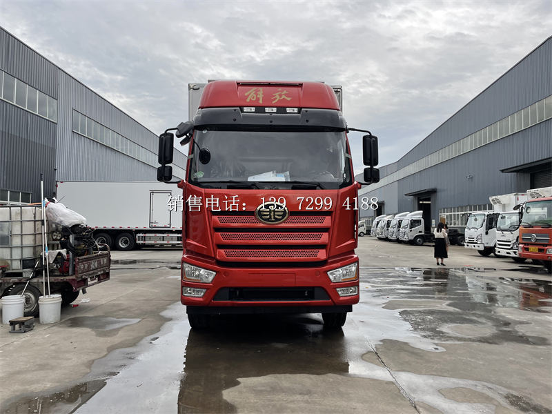 新款6米8解放J6L尊享版肉钩冷藏车厂家报价多少钱?