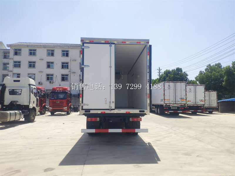 6.8米一汽解放J6L质惠版箱式冷藏车厂家