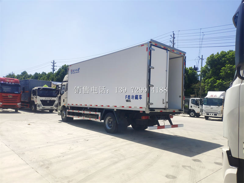 6.8米一汽解放J6L质惠版箱式冷藏车厂家