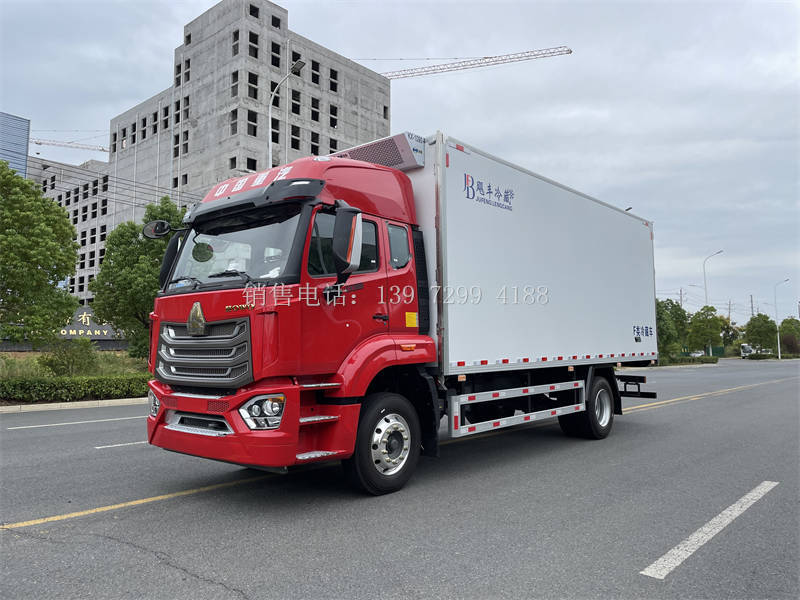 自动挡6米8重汽豪沃冷藏车多少钱？