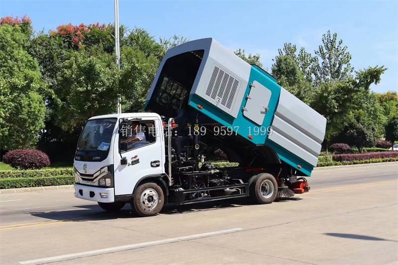 东风小多利卡道路吸尘保洁车价格